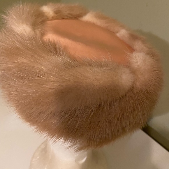 Gorgeous Pillbox Fawn Mink over Peach Satin Chuch / Dress Hat - Picture 6 of 8